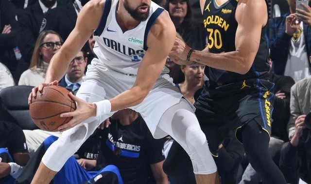 开云体育官网-只有他能撩拨库里心弦 汤神回归之夜勇士核心暴走