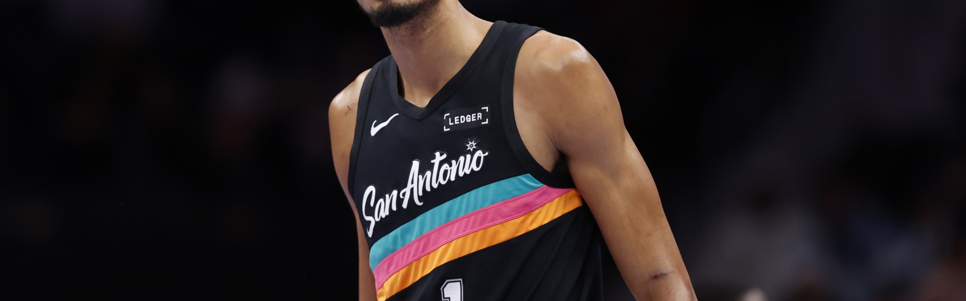 开云体育官网-文班亚马：克劳福德是我最爱看的球员之一 他是很棒的导师