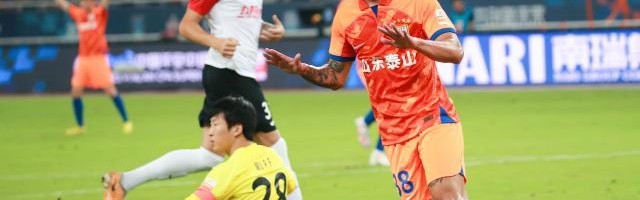 开云体育-泰山三线作战前迎好消息 谢文能斩中超首球+双响