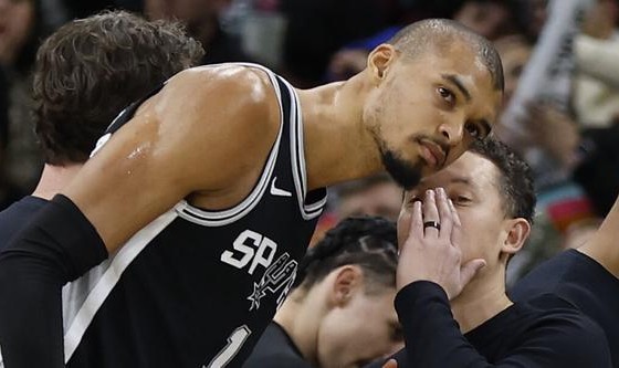 开云体育下载-马刺主帅谈不敌鹈鹕：我们打得不够强硬 防守端出现了很多失误