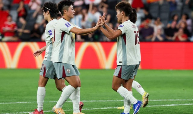 开云体育下载-中国女足开门红仍遭集体炮轰：踢得什么玩意！这届打完要出大事