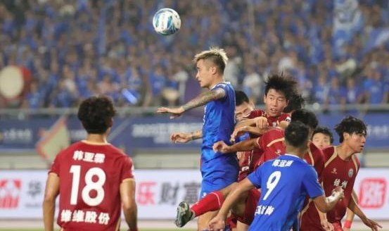 开云体育-60817名观众！“苏超”宁徐大战引爆南京消费热潮