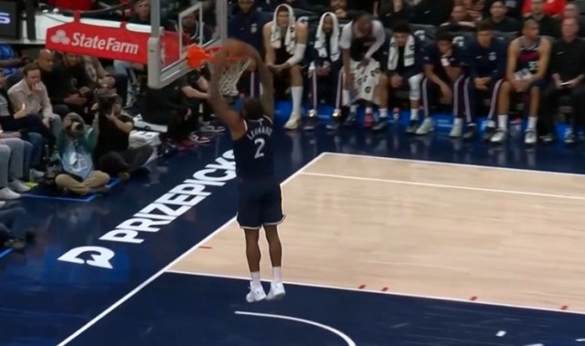 开云体育下载-杀疯了！伦纳德展示各种进攻技巧连续得分打停比赛