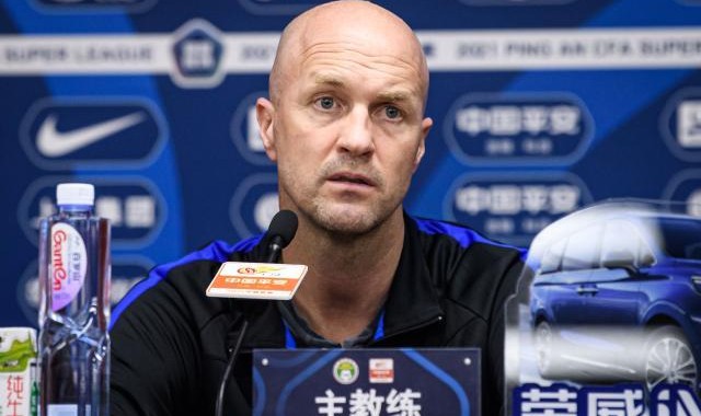 开云体育网址-小克解释为何让金特罗替补 称跌倒后爬起才最美