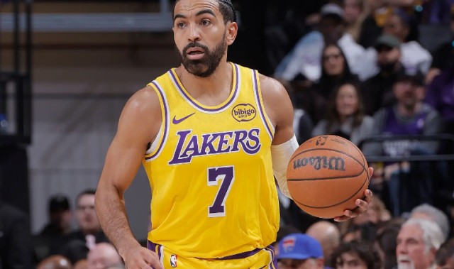 太理想化了吧？湖人球迷真的指望毫无得分能力的替补后场拯救球队