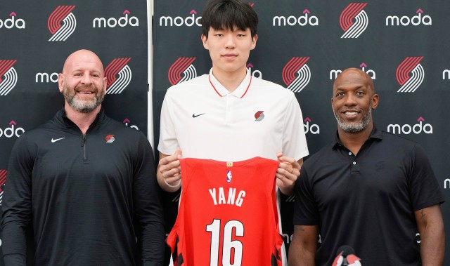 外媒：杨瀚森晚1年参加选秀就由预测的次轮进首轮 这是完美操作