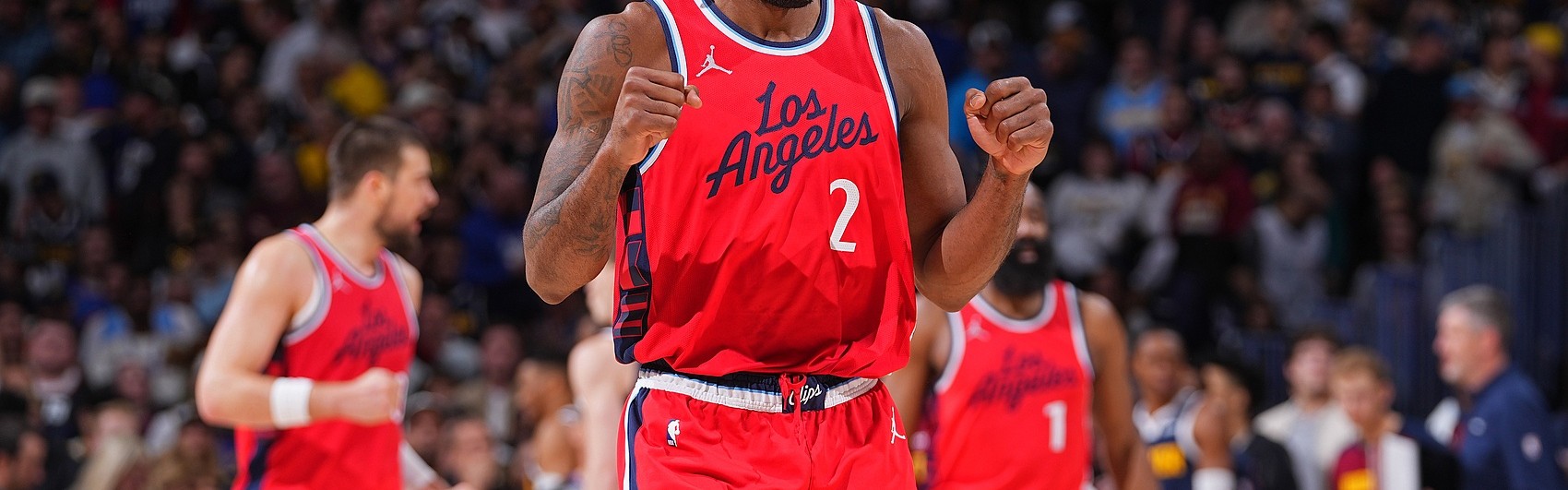 已重新适应阿祖！莱昂纳德半场13中8&amp;三分6中3 轰下21分