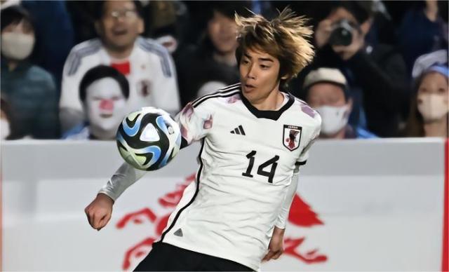 1706712199423014709.jpg 伊东纯.jpg