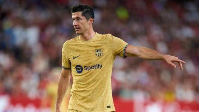 1662398844629018750.jpg 莱万.jpg